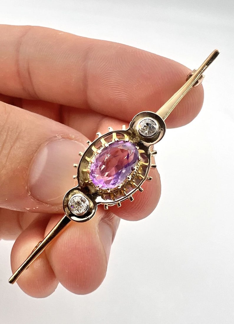 VICTORIAN ETRUSCAN 14K YELLOW GOLD CLAW SET AMETHST VS .30CT DIAMOND PIN BROOCH: VICTORIAN ETRUSCAN 14K YELLOW GOLD CLAW SET AMETHST VS .30CT DIAMOND PIN BROOCH VICTORIAN ETRUSCAN 14K YELLOW GOLD CLAW SET AMETHST VS .30ct DIAMOND PIN BROOCH Size: 2 3/8" Wide By 5/8" Wide Tall In t