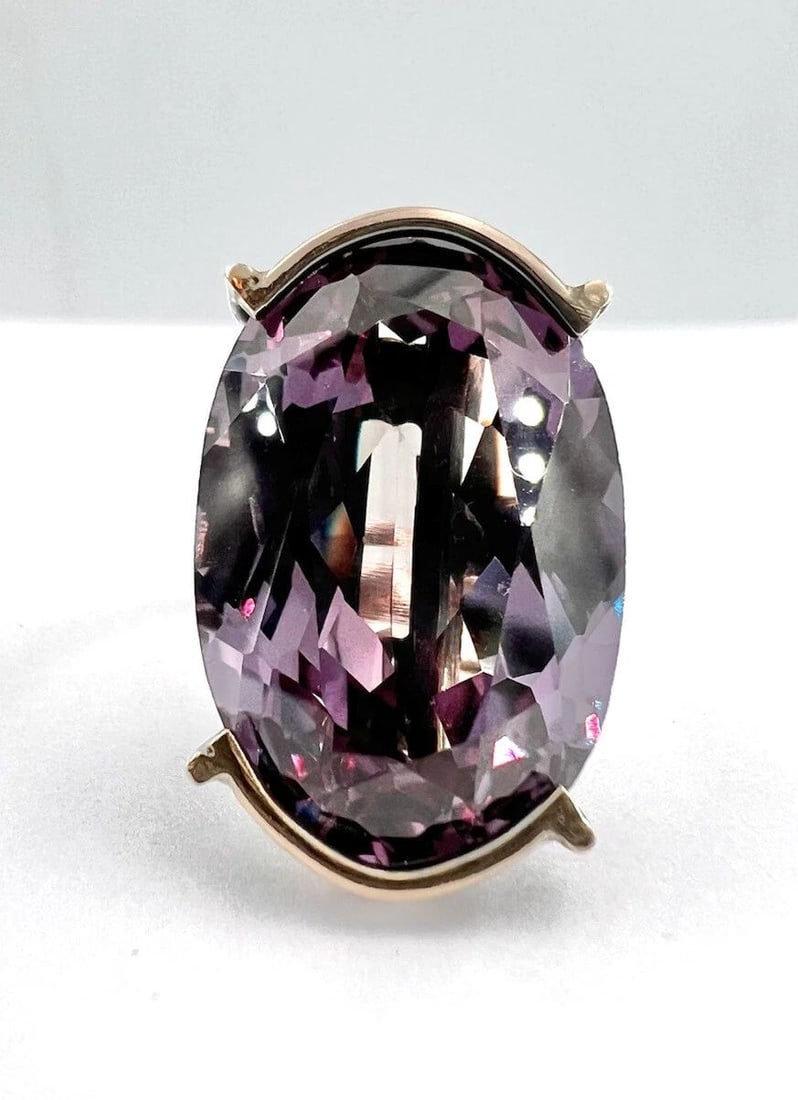 ANTIQUE YELLOW GOLD 21.88CT SYNTHETIC COLOR CHANGE SAPPHIRE COCKTAIL RING: ANTIQUE YELLOW GOLD 21.88CT SYNTHETIC COLOR CHANGE SAPPHIRE COCKTAIL RING Antique 14k Yellow Gold 21.88ct Synthetic Color Change Sapphire Cocktail Ring Size: 4 - Can Be Resized Total Weight is 9.3 Gra