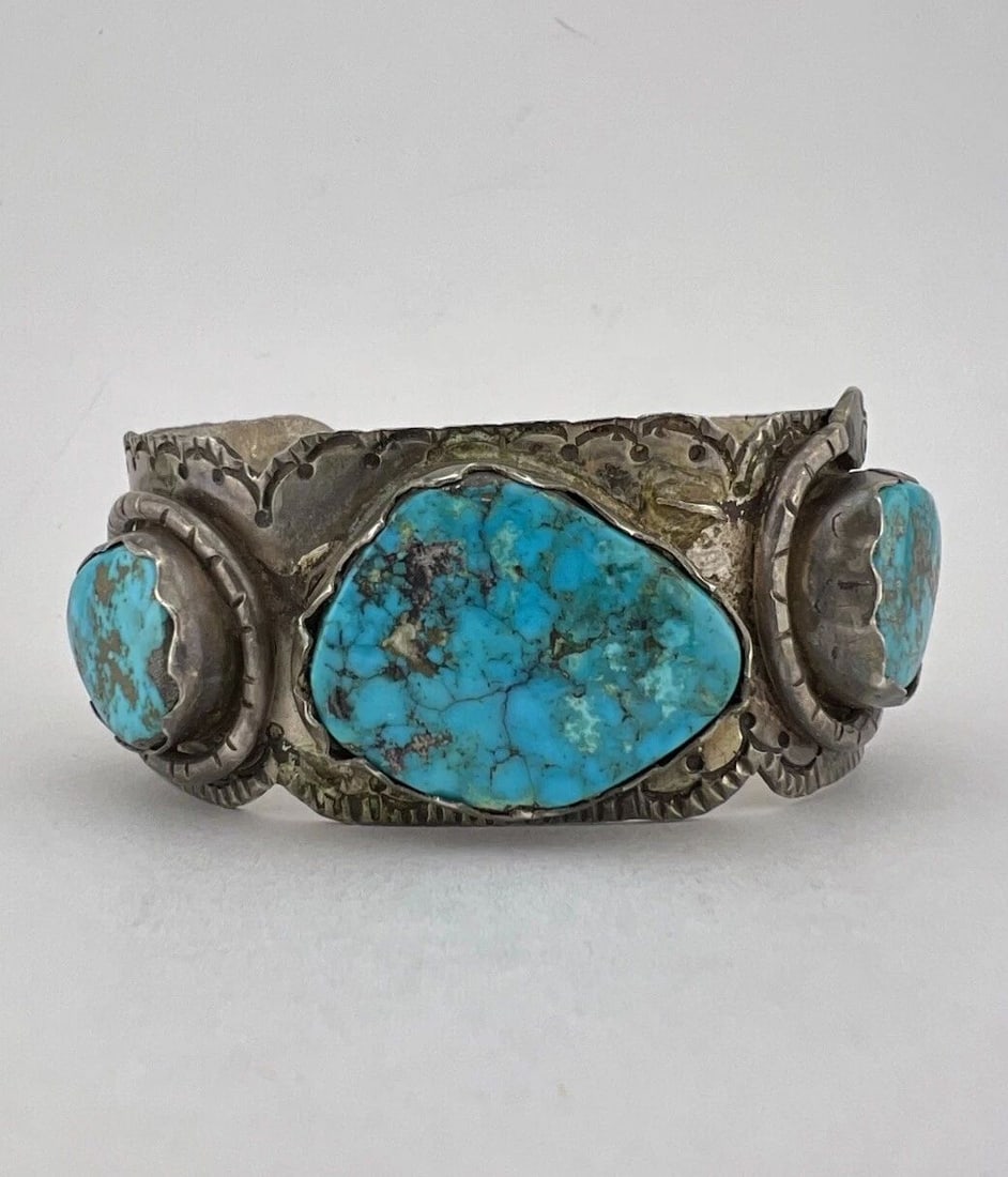 EARLY 1930'S NAVAJO COIN SILVER MORENCI TURQUOISE STAMPED SNAKE CUFF BRACELET: EARLY 1930'S NAVAJO COIN SILVER MORENCI TURQUOISE STAMPED SNAKE CUFF BRACELET Early 1930's Fred Harvey Era Navajo Coin Silver Morenci Turquoise Stamped Snake Cuff Bracelet Cuff is Just Under 5" tip to