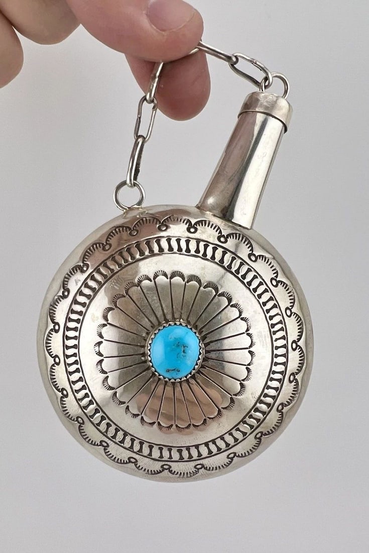 VTG NAVAJO STERLING SILVER STAMPED TURQUOISE TOBACCO FLASK CANTEEN 65.5G - 4.25": VTG NAVAJO STERLING SILVER STAMPED TURQUOISE TOBACCO FLASK CANTEEN 65.5G - 4.25" Vtg Navajo Sterling Silver Stamped Turquoise Tobacco Flask Canteen 65.5g - 4.25" Size: Around 4 1/4" Tall by 2 3/4" Wid