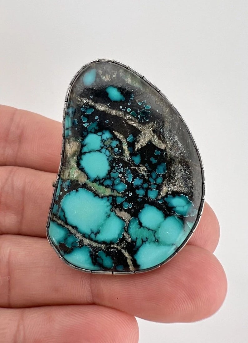 VINTAGE NAVAJO STERLING SILVER HIGH GRADE BISBEE TURQUOISE STAMPED LARGE RING (1 of 2)