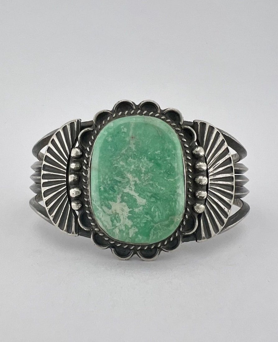VTG NAVAJO STERLING SILVER NATURAL FOX TURQUOISE CARINATED CUFF BRACELET 59G: VTG NAVAJO STERLING SILVER NATURAL FOX TURQUOISE CARINATED CUFF BRACELET 59G Vtg Navajo Sterling Silver Natural Fox Turquoise Carinated Cuff Bracelet 59g Cuff is 5 5/8" tip to Tip and has an Around 1 