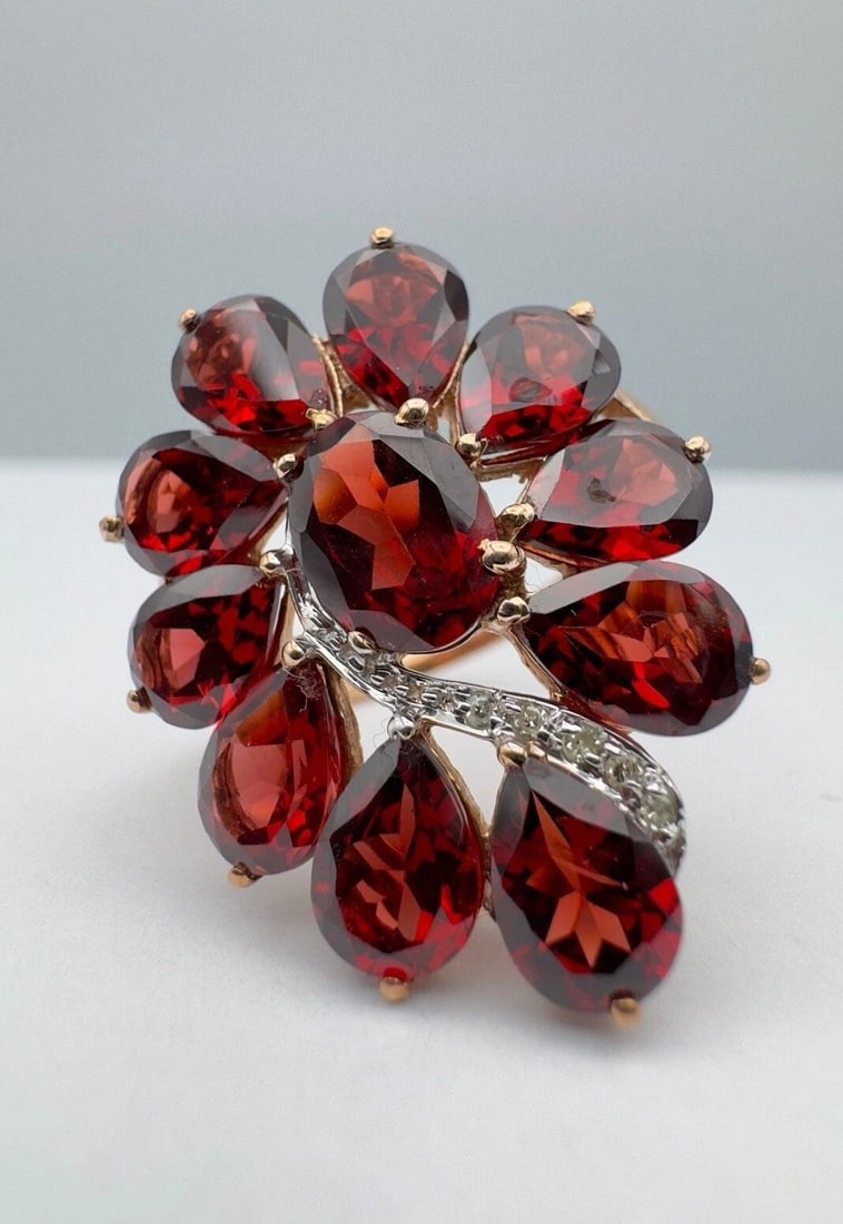 DESIGNER 10K ROSE GOLD NATURAL 11.00CT GARNET & DIAMOND CLUSTER FLORAL RING: DESIGNER 10K ROSE GOLD NATURAL 11.00CT GARNET & DIAMOND CLUSTER FLORAL RING Designer 10K Rose Gold Natural 11.00ct Garnet & Diamond Cluster Floral Ring Size: 8.75 - Can be Resized With Out Damage Weig