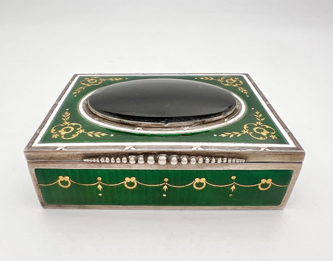 ANTIQUE EUROPEAN 935 STERLING SILVER GUILLOCHE GREEN & GOLD ENAMEL ONYX BOX (1 of 2)