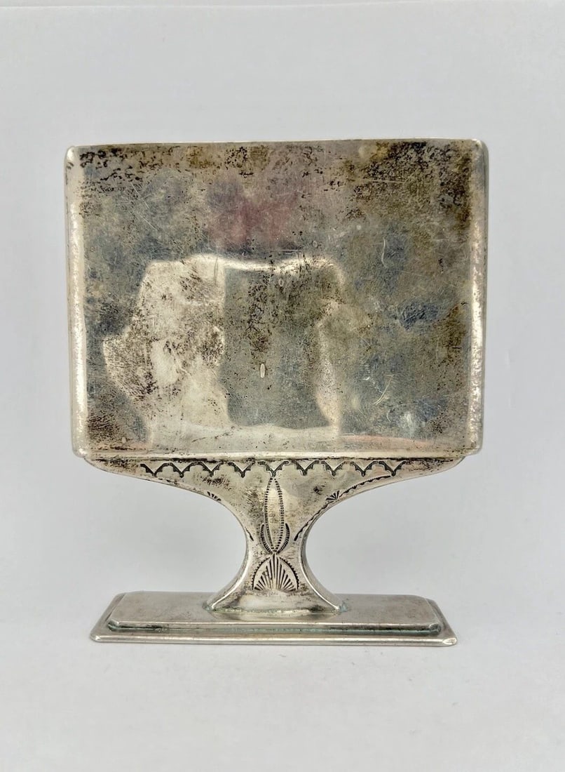 VINTAGE UNUSUAL EARLY NAVAJO STERLING SILVER STAMPED CARD NAPKIN HOLDER -150.8G: VINTAGE UNUSUAL EARLY NAVAJO STERLING SILVER STAMPED CARD NAPKIN HOLDER -150.8G Vintage Unusual Early Navajo Sterling Silver Stamped Card Napkin Holder -150.8g Size: 4" Tall By Over 3 1/2" Wide & Over