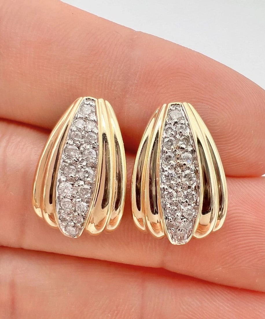 DESIGNER VINTAGE 14K YELLOW GOLD PAVE SET .65CT DIAMOND POST STUD EARRINGS (1 of 2)