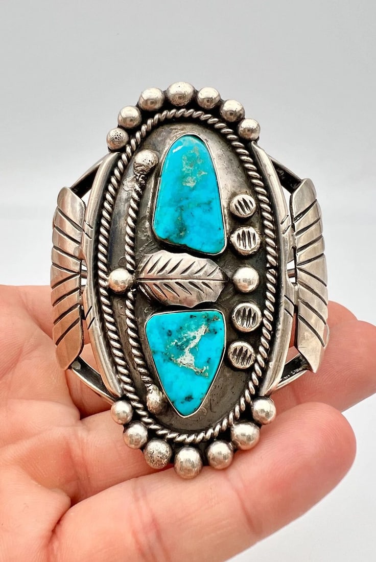 VINTAGE NAVAJO STERLING SILVER BLUE GEM TURQUOISE 3" WIDE CUFF BRACELET 75.5G: VINTAGE NAVAJO STERLING SILVER BLUE GEM TURQUOISE 3" WIDE CUFF BRACELET 75.5G Vintage Navajo Sterling Silver Blue Gem Turquoise 3" Wide Cuff Bracelet 75.5g Cuff is 5 1/8" tip to Tip and has a 1 1/8" A
