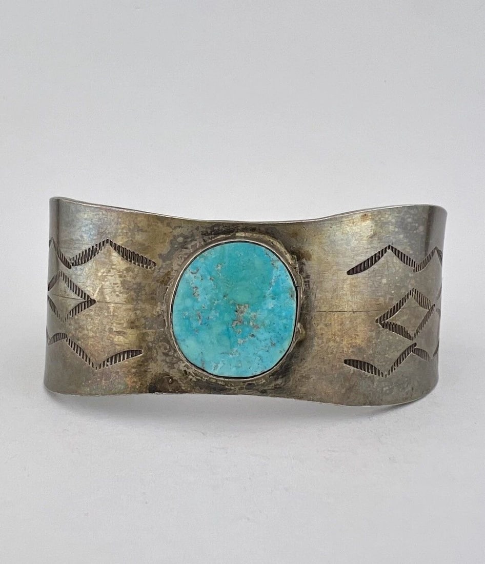 VTG NAVAJO STERLING SILVER WEBBED FOX TURQUOISE DEEP STAMPED CUFF BRACELET 68.1G: VTG NAVAJO STERLING SILVER WEBBED FOX TURQUOISE DEEP STAMPED CUFF BRACELET 68.1G Vtg Navajo Sterling Silver Webbed Fox Turquoise Deep Stamped Cuff Bracelet 68.1g Cuff is Just Under 6" tip to Tip and h