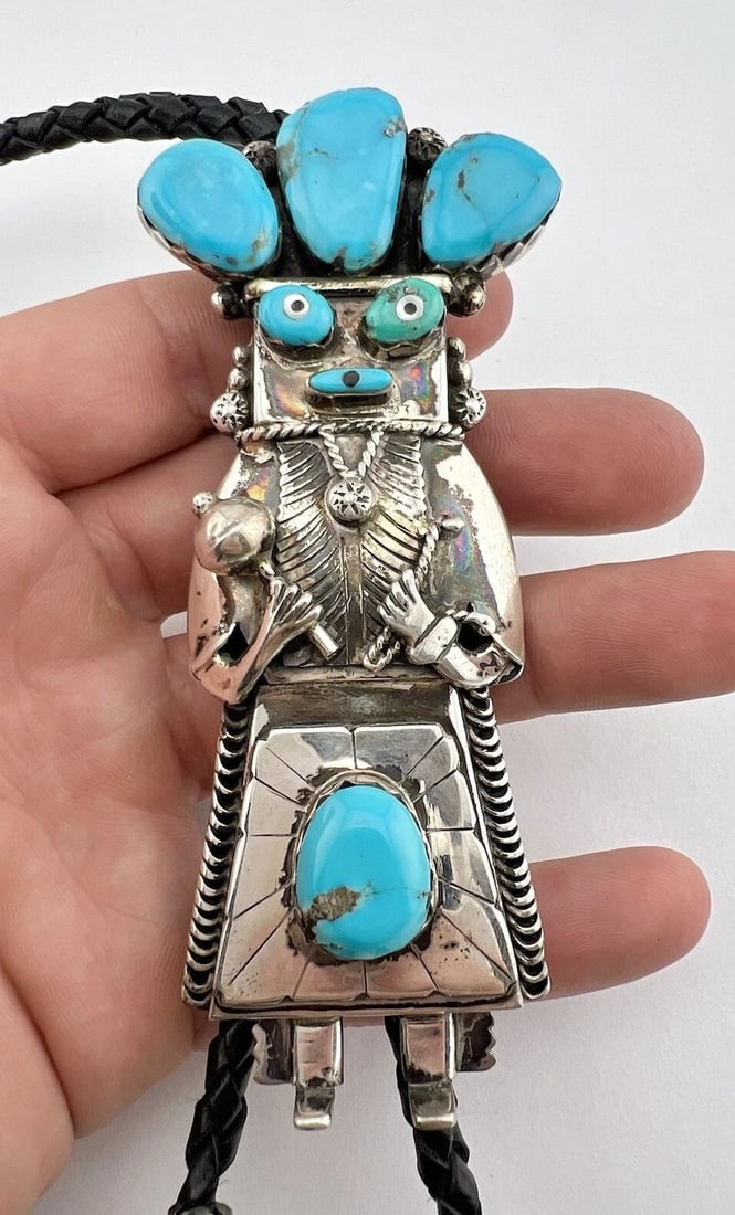 VTG VERDY JAKE NAVAJO STERLING SILVER TURQUOISE KACHINA DANCER BOLO TIE 4 3/8": VTG VERDY JAKE NAVAJO STERLING SILVER TURQUOISE KACHINA DANCER BOLO TIE 4 3/8" Vtg Verdy Jake Navajo Sterling Silver Turquoise Kachina Dancer Bolo Tie 4 3/8" Size: 4 3/8" Tall By 2" Wide At The Top Me