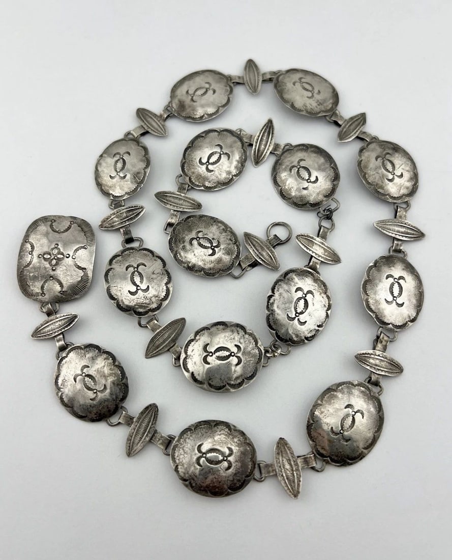 1940S FRED HARVEY ERA NAVAJO COIN SILVER STAMPED WOMEN'S CONCHO BELT 29.5"-67.6G: 1940S FRED HARVEY ERA NAVAJO COIN SILVER STAMPED WOMEN'S CONCHO BELT 29.5"-67.6G 1940s Fred Harvey Era Navajo Coin Silver Stamped Women's Concho Belt 29.5"-67.6g Belt is 29.5" Long Tip To Tip Buckle S