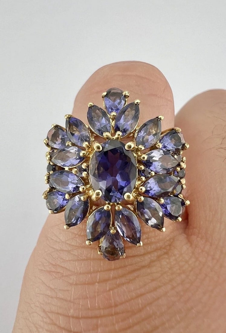 DESIGNER 10K YELLOW GOLD 5.00CT NATURAL PURPLE IOLITE FLORAL CLUSTER RING: DESIGNER 10K YELLOW GOLD 5.00CT NATURAL PURPLE IOLITE FLORAL CLUSTER RING Designer 10k Yellow Gold 5.00ct Natural Purple Iolite Floral Cluster Ring Size: 7 - Can Be Resized Total Weight is 5.2 Grams o