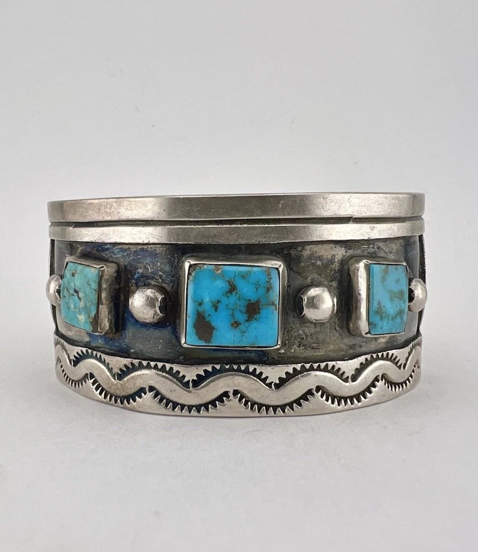 VINTAGE NAVAJO STERLING SILVER BLUE GERM TURQUOISE STAMPED CUFF BRACELET 63.3G: VINTAGE NAVAJO STERLING SILVER BLUE GERM TURQUOISE STAMPED CUFF BRACELET 63.3G Vintage Navajo Sterling Silver Blue Germ Turquoise Stamped Cuff Bracelet 63.3g Cuff is 5 3/8" tip to Tip and has a 1 1/2"