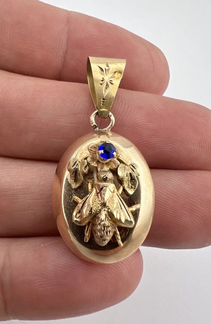 ANTIQUE VICTORIAN 14K YELLOW GOLD 3D BEE BUG PENDANT 1.5" - 2.3G: ANTIQUE VICTORIAN 14K YELLOW GOLD 3D BEE BUG PENDANT 1.5" - 2.3G Antique Victorian 14k Yellow Gold 3D Bee Bug Pendant 1.5" - 2.3g Size: Around 1 1/2" Tall With Bail By 3/4" Wide Metal: Test Positive F
