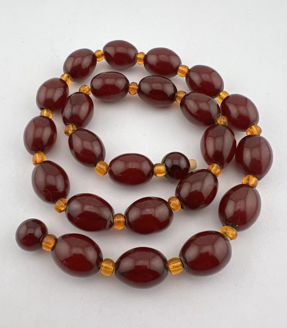 ANTIQUE OLD CHERRY AMBER BAKELITE FATURAN SWIRLED BEADS NECKLACE 34.4G - 17.25" (1 of 2)