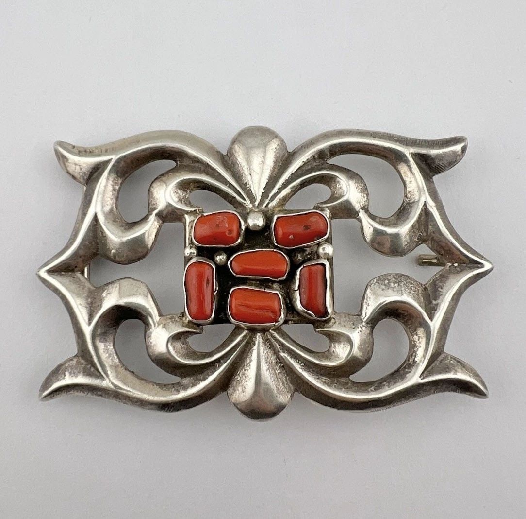 MASSIVE VTG NAVAJO SANDCAST STERLING SILVER RED CORAL BELT BUCKLE 3.75"-86.7G: MASSIVE VTG NAVAJO SANDCAST STERLING SILVER RED CORAL BELT BUCKLE 3.75"-86.7G MASSIVE Vtg Navajo Sandcast Sterling Silver Red Coral Belt Buckle 3.75"-86.7g Size: 3 3/4" Wide By Almost 2 1/2" Tall In T