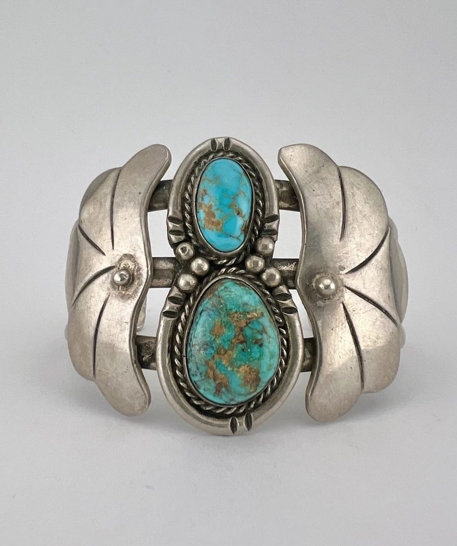 VTG NAVAJO STERLING SILVER ROYSTON TURQUOISE STAMPED WIDE CUFF BRACELET 66.7G: VTG NAVAJO STERLING SILVER ROYSTON TURQUOISE STAMPED WIDE CUFF BRACELET 66.7G Vtg Navajo Sterling Silver Royston Turquoise Stamped Wide Cuff Bracelet 66.7g Cuff is 5" tip to Tip and has An Around 1 1/