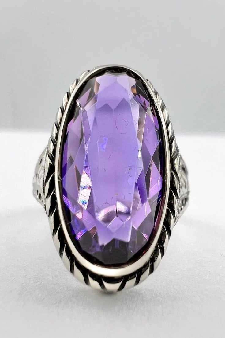 ANTIQUE ART DECO 10K WHITE GOLD 2.00CT EUROPEAN OVAL CUT AMETHYST FILIGREE RING: ANTIQUE ART DECO 10K WHITE GOLD 2.00CT EUROPEAN OVAL CUT AMETHYST FILIGREE RING Antique Art Deco 10K White Gold 2.00ct European Oval Cut Amethyst Filigree Ring Size: 5- Can Be Sized Without Damaging W