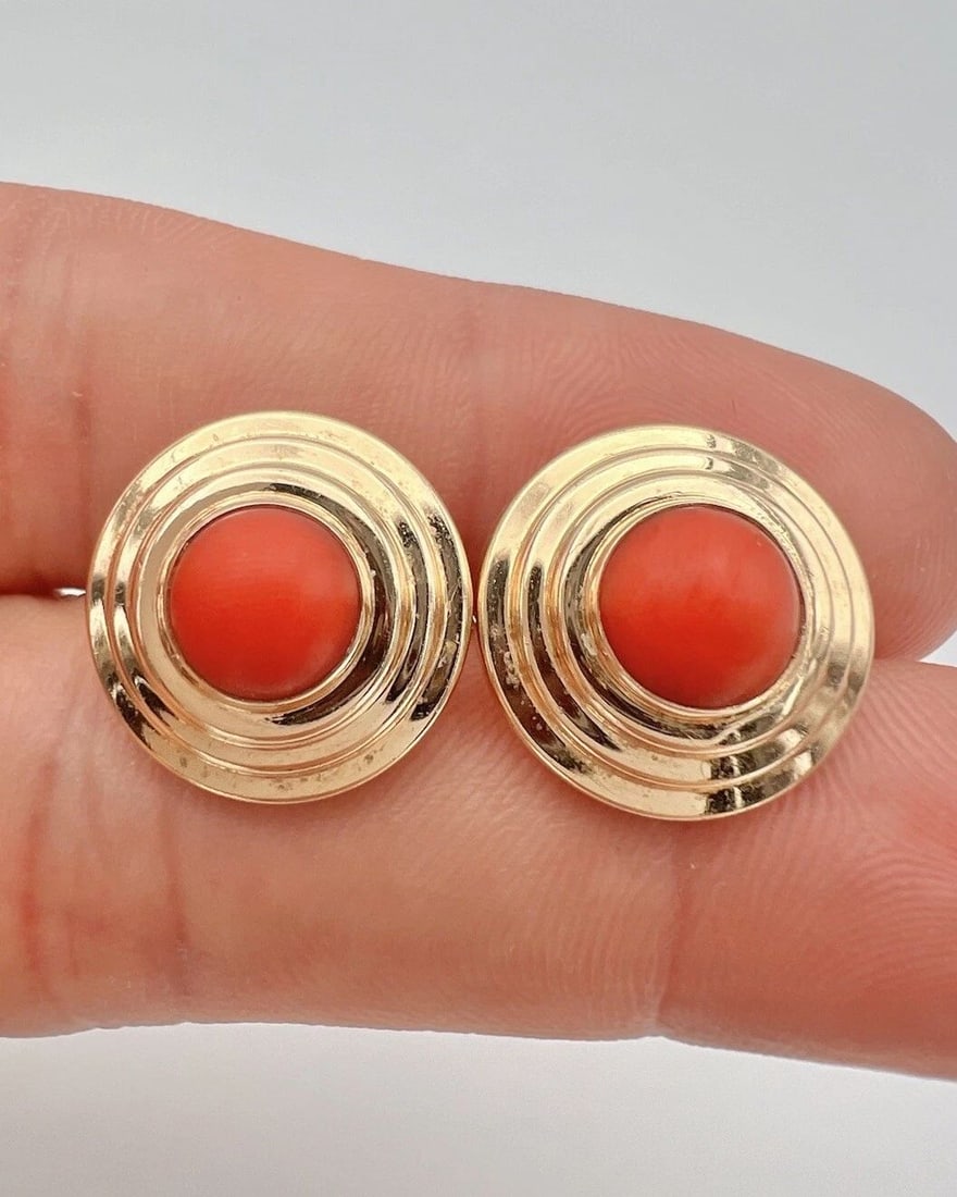 VINTAGE 14K YELLOW GOLD RED MEDITERRANEAN CORAL STUD POST EARRINGS (1 of 2)