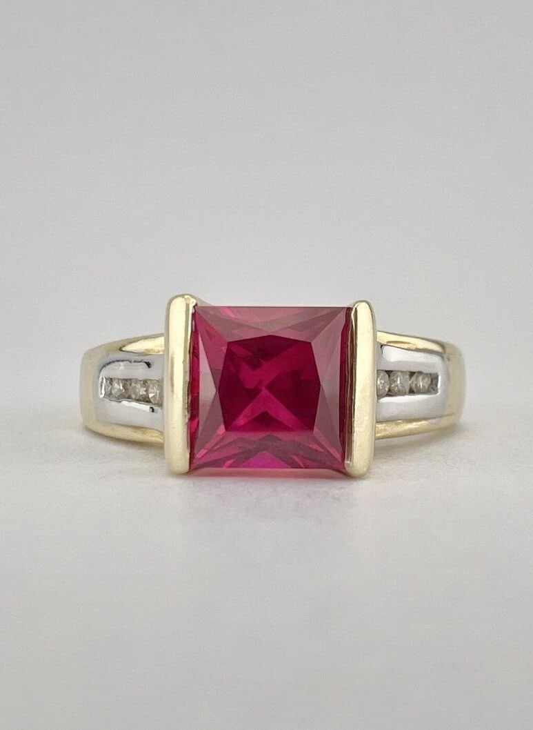 DESIGNER 14K YELLOW GOLD PRINCESS CUT SYNTHETIC LAB RUBY & DIAMOND WOMEN RING (1 of 2)