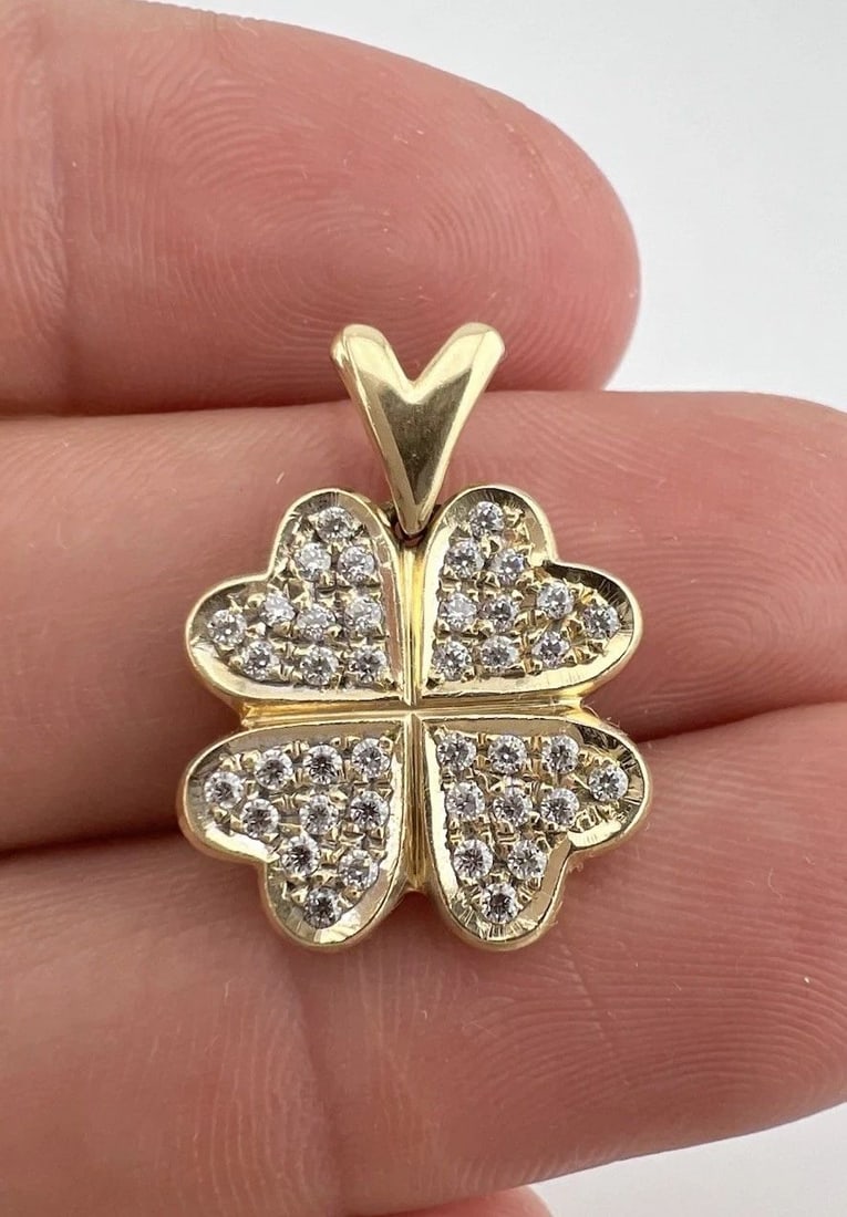 VTG 14K YELLOW GOLD CUBIC ZIRCONIA 4 FOUR LEAF CLOVER GOOD LUCK PENDANT 3.5G: VTG 14K YELLOW GOLD CUBIC ZIRCONIA 4 FOUR LEAF CLOVER GOOD LUCK PENDANT 3.5G Vtg 14K Yellow Gold Cubic Zirconia 4 Four Leaf Clover Good Luck Pendant 3.5g Size: 7/8" Tall With Bail & 5/8" Wide Weight i