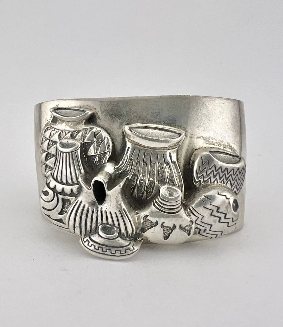 VTG NAVAJO STERLING SILVER 3D PUEBLO WEED POTS STAMPED WIDE CUFF BRACELET 70.8G: VTG NAVAJO STERLING SILVER 3D PUEBLO WEED POTS STAMPED WIDE CUFF BRACELET 70.8G Vtg Navajo Sterling Silver 3D Pueblo Weed Pots Stamped Wide Cuff Bracelet 70.8g Cuff is 5 1/8" tip to Tip and has a 7/8"