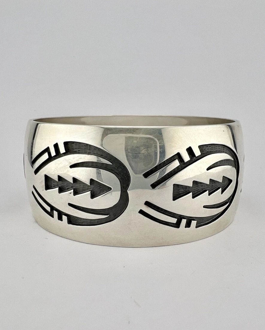 CASEY CUCH HOPI STERLING SILVER TRIBAL DESIGN OVERLAY WIDE BANGLE BRACELET 75.6G (1 of 2)