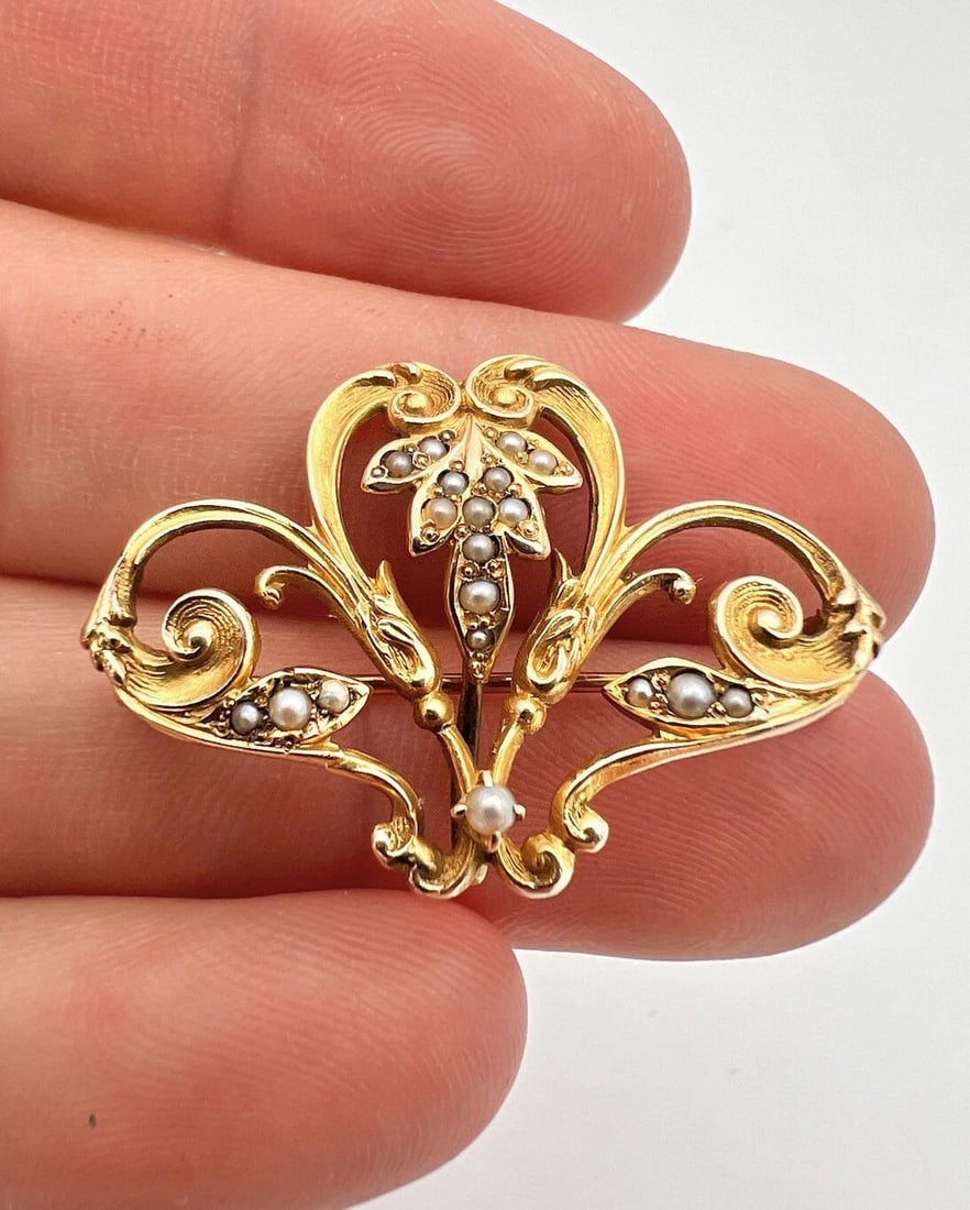 ANTIQUE ART NOUVEAU 14K YELLOW GOLD SEED PEARL SCROLL FLORAL PIN BROOCH PENDANT: ANTIQUE ART NOUVEAU 14K YELLOW GOLD SEED PEARL SCROLL FLORAL PIN BROOCH PENDANT Antique Art Nouveau 14k Yellow Gold Seed Pearl Scroll Floral Pin Brooch Pendant Size: 1 3/8" Wide By 1" Tall Metal: 14k 