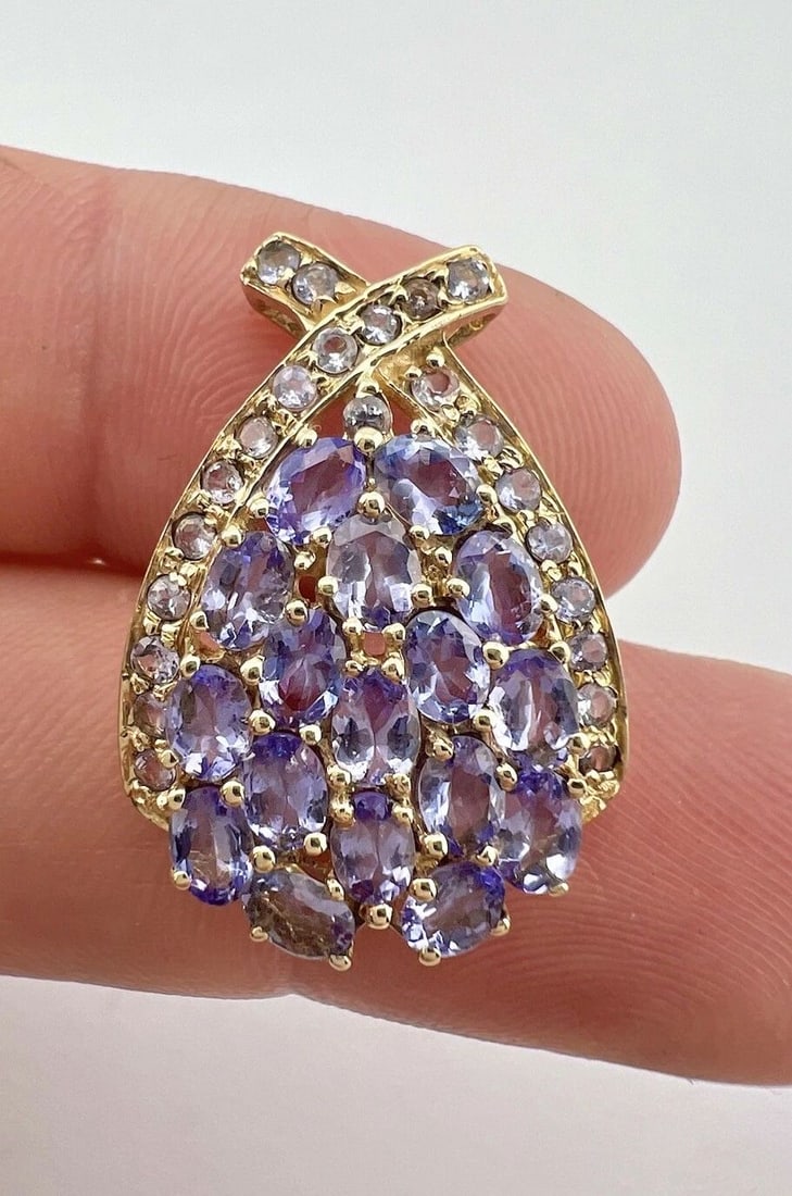 DESIGNER 10K YELLOW GOLD NATURAL TANZANITE CLUSTER SLIDE PENDANT: DESIGNER 10K YELLOW GOLD NATURAL TANZANITE CLUSTER SLIDE PENDANT Designer 10k Yellow Gold Natural Tanzanite Cluster Slide Pendant Size: Over 1" (26mm) Tall & 3/4" (18mm) Wide Weight is 3.1 Grams on My