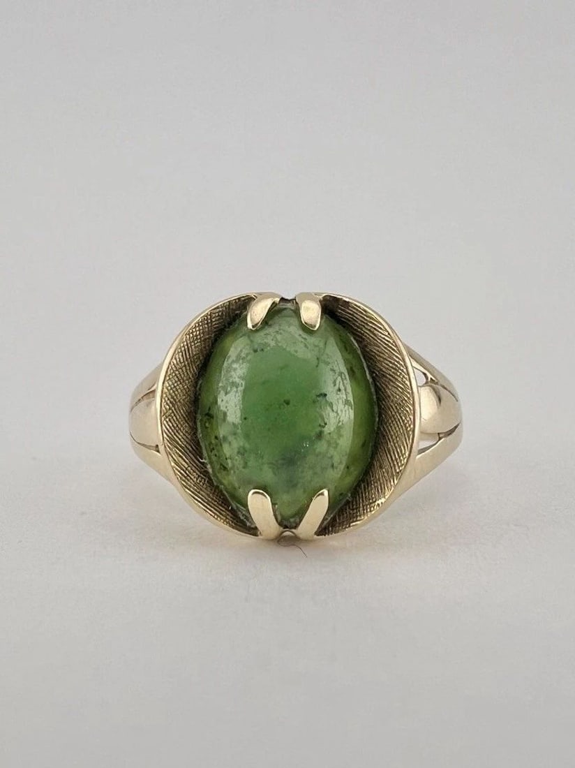 ANTIQUE 10K YELLOW GOLD CABOCHON GREEN NEPHRITE JADE RING (1 of 2)