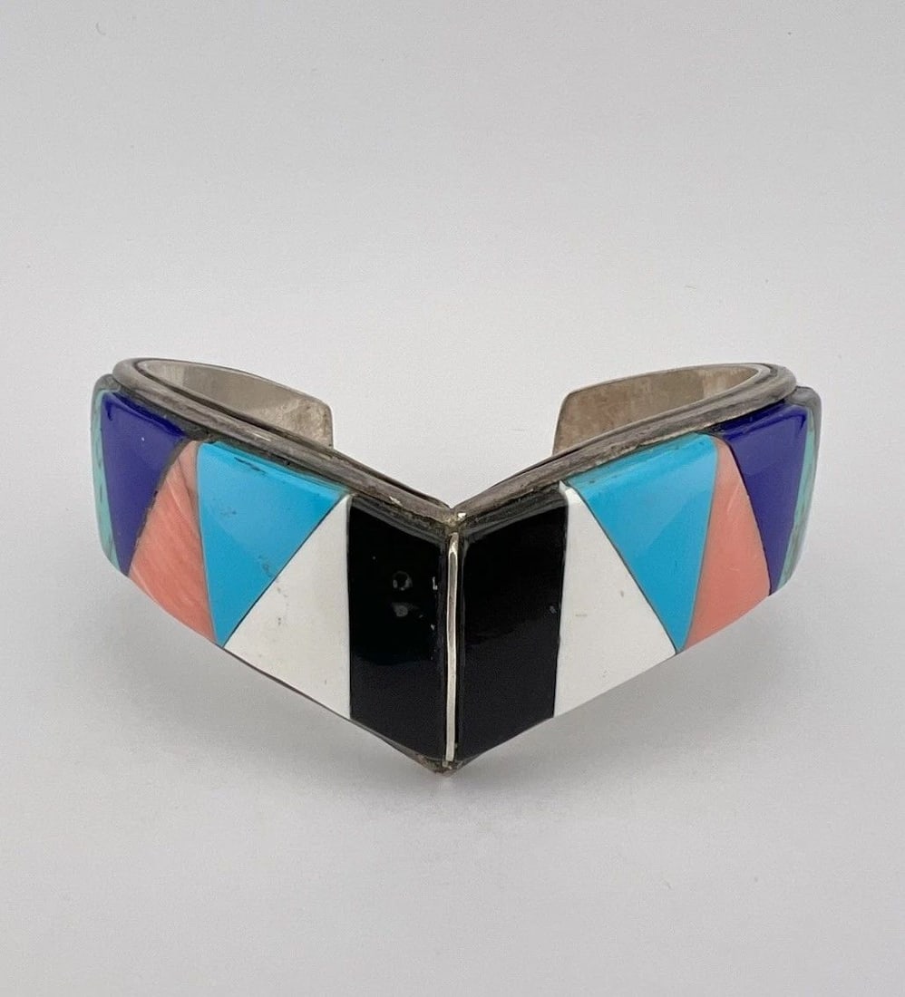 VINTAGE NAVAJO STERLING SILVER MULTI GEMSTONE FLUSH INLAY CUFF BRACELET 62.5G: VINTAGE NAVAJO STERLING SILVER MULTI GEMSTONE FLUSH INLAY CUFF BRACELET 62.5G Vintage Navajo Sterling Silver Multi Gemstone Flush Inlay Cuff Bracelet 62.5g Cuff is 5 1/2" tip to Tip and has a Around 1