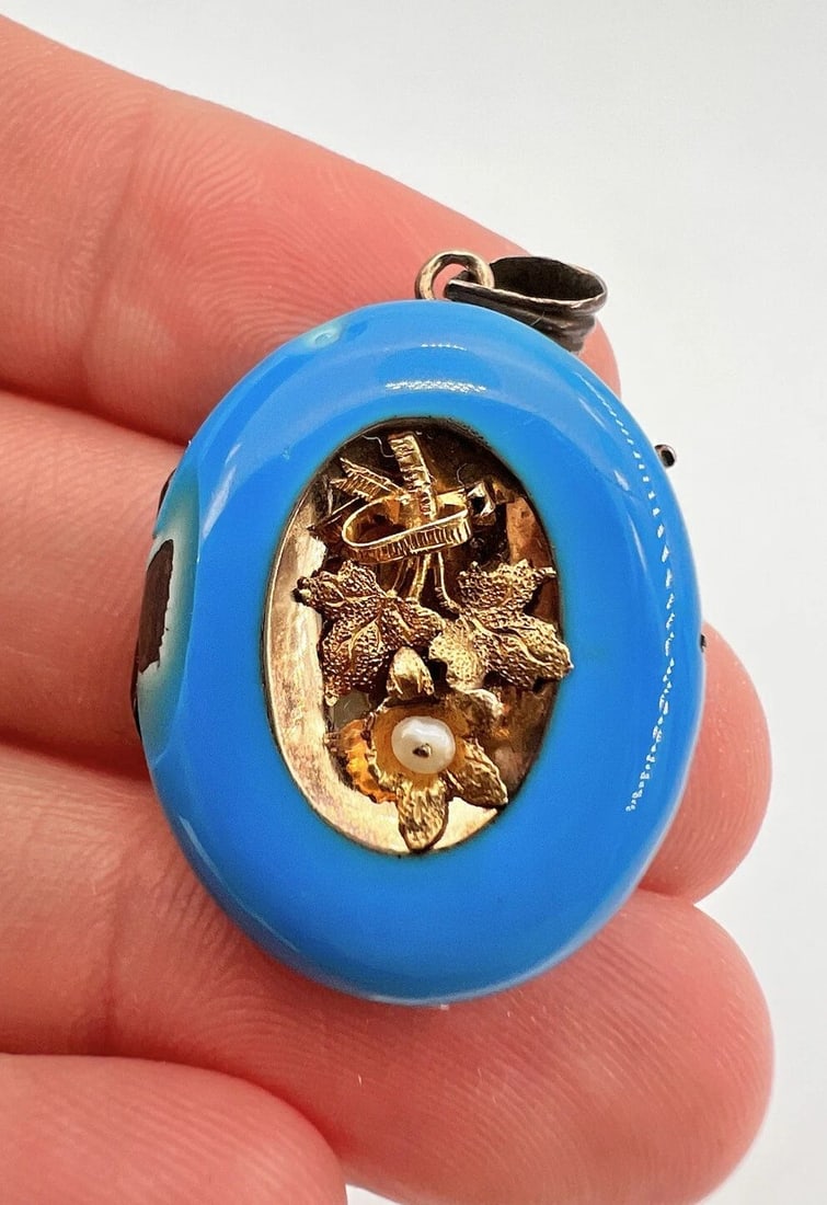 ANTIQUE VICTORIAN ETRUSCAN 14K YELLOW GOLD BLUE ENAMEL PHOTO LOCKET PENDANT 8G (1 of 2)