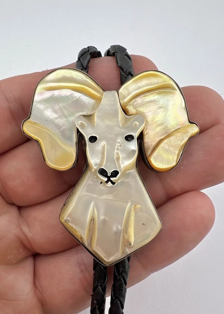 VTG HELEN & LINCOLN ZUNIE ZUNI STERLING SILVER CARVED MOP BIG HORN RAM BOLO TIE (1 of 2)