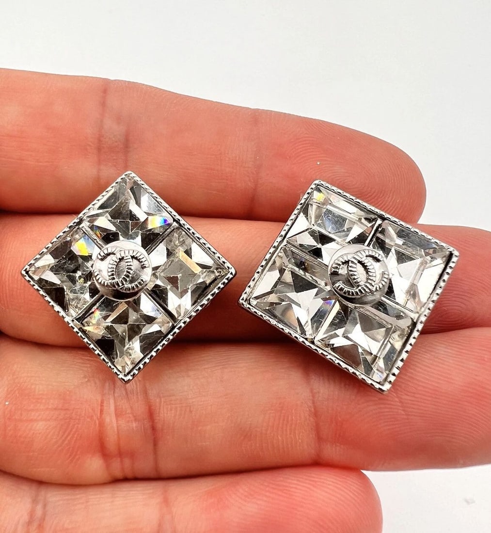 AUTHENTIC CHANEL CC SILVER TONE 14/0 FACETED RHINESTONE SQUARE POST EARRINGS (1 of 2)