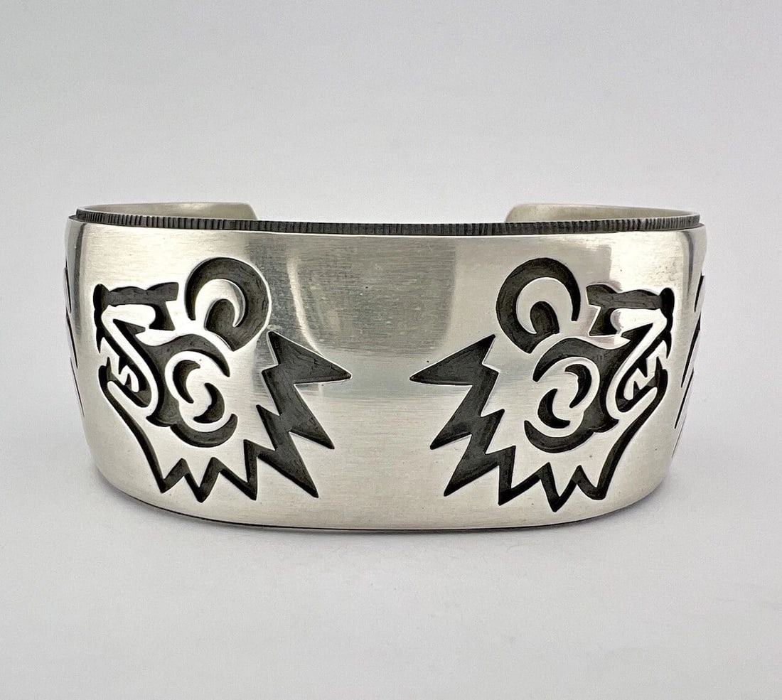 VTG NATHAN FRED JR. HOPI STERLING SILVER BEAR CLAW & HEAD OVERLAY CUFF BRACELET: VTG NATHAN FRED JR. HOPI STERLING SILVER BEAR CLAW & HEAD OVERLAY CUFF BRACELET Vtg Nathan Fred Jr. HOPI Sterling Silver Bear Claw & Head Overlay Cuff Bracelet Cuff is 5 1/2" tip to Tip and has a 1 1/