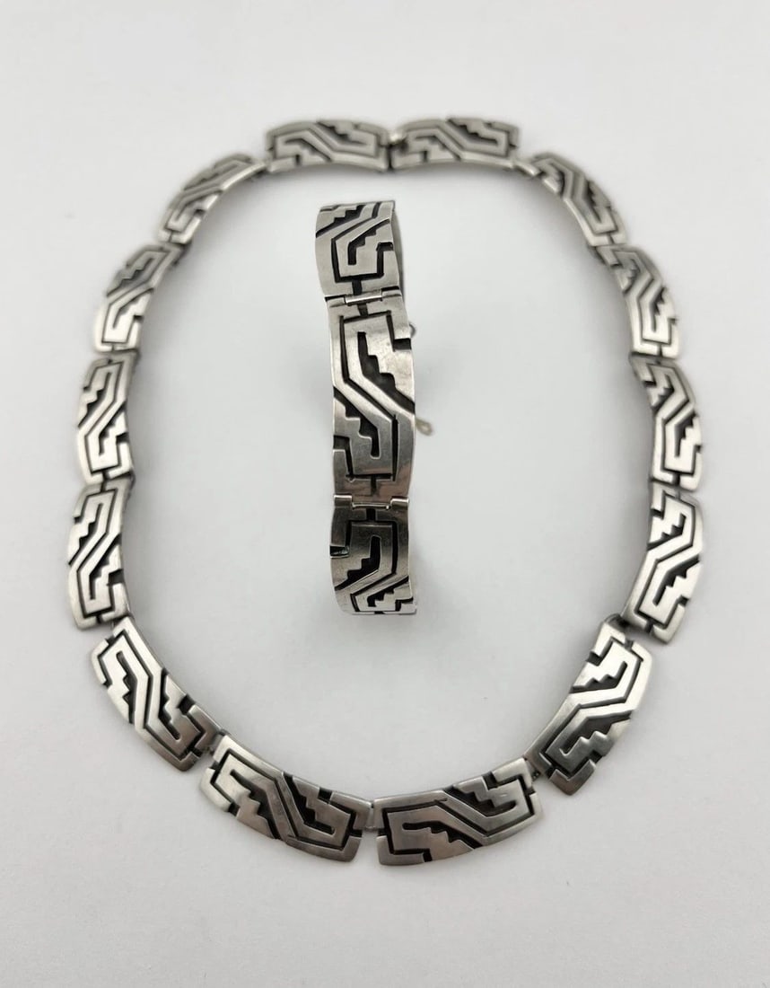 VINTAGE MEXICO TAXCO STERLING SILVER TRIBAL OVERLAY BRACELET NECKLACE SET 104G: VINTAGE MEXICO TAXCO STERLING SILVER TRIBAL OVERLAY BRACELET NECKLACE SET 104G Vintage Mexico Taxco Sterling Silver Tribal Overlay Bracelet Necklace Set 104g Necklace Size: 17" Long By 1/2" Wide Brace