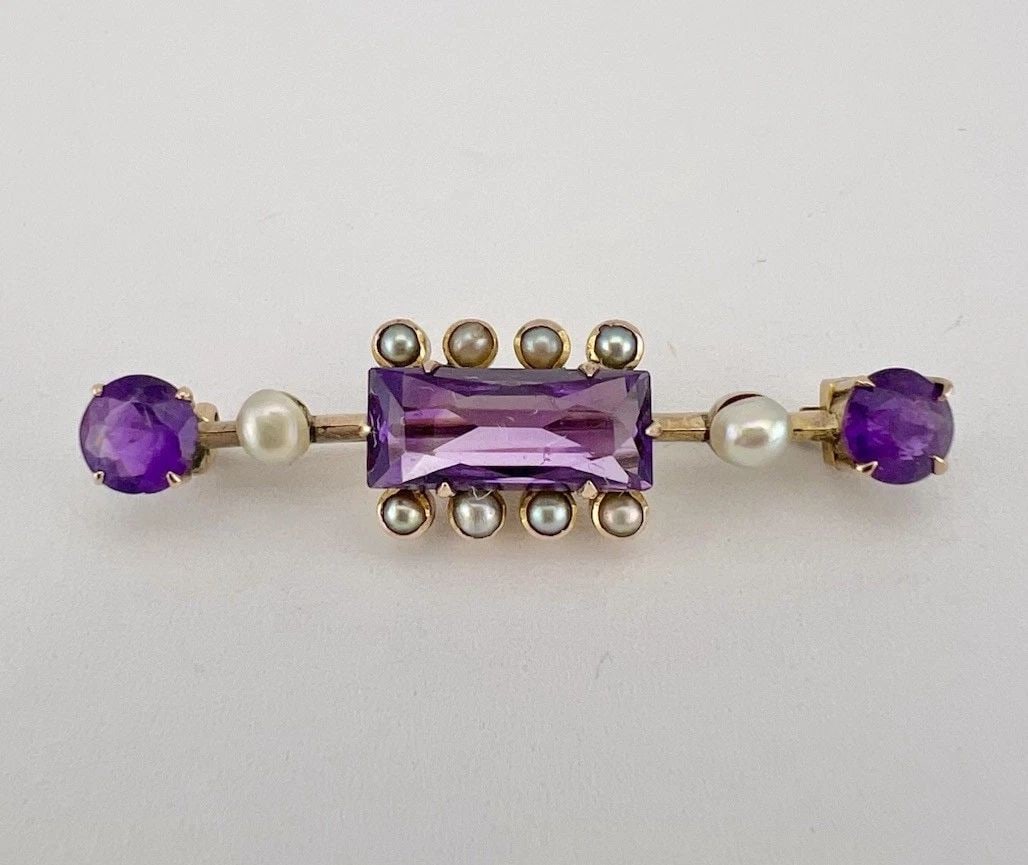 ANTIQUE GEORGIAN VICTORIAN 9K 9CT GOLD OLD CUT AMETHYST & PEARL BAR PIN BROOCH: ANTIQUE GEORGIAN VICTORIAN 9K 9CT GOLD OLD CUT AMETHYST & PEARL BAR PIN BROOCH Antique Georgian Victorian 9k 9ct Gold Old Cut Amethyst & Pearl Bar Pin Brooch Size: 10mm Tall in the Center By 1 5/8" Wi
