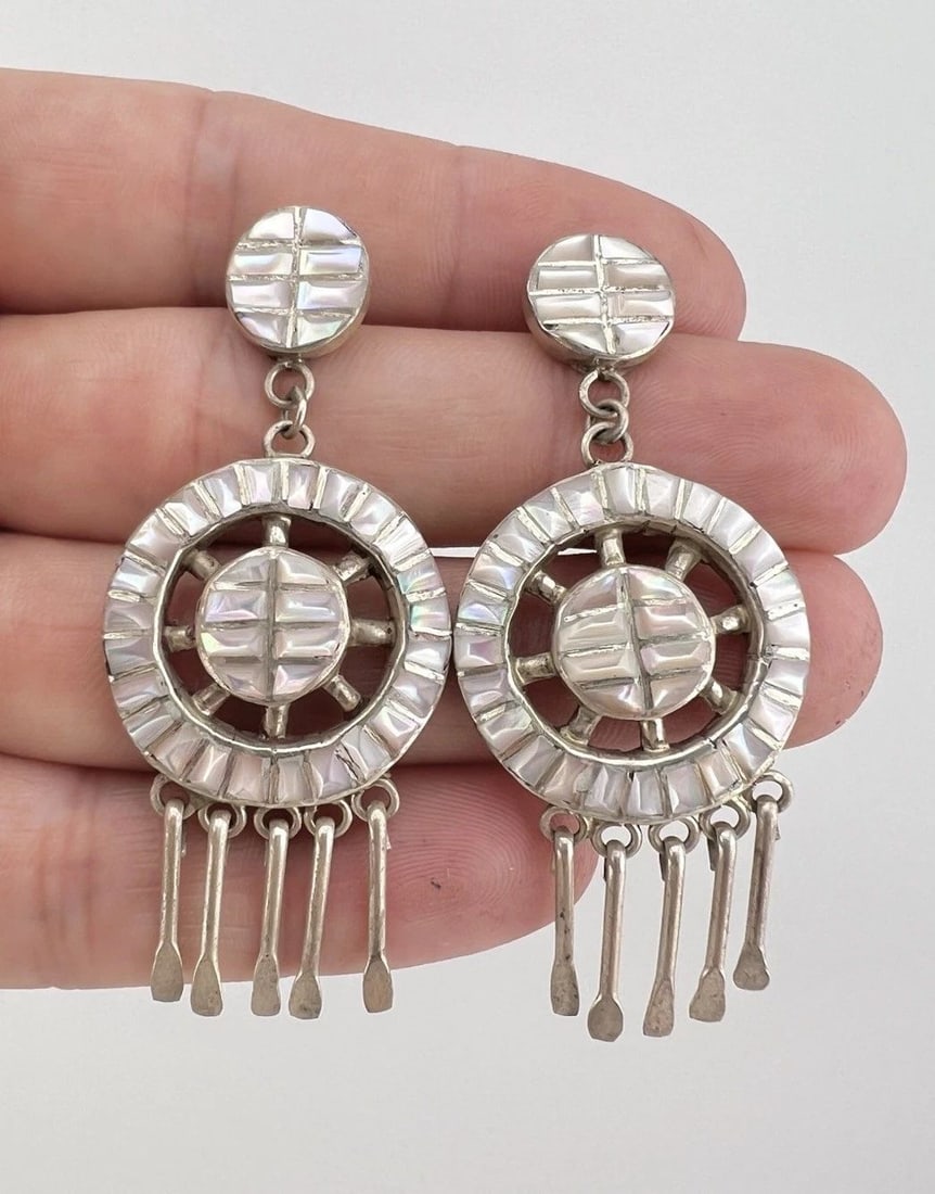 RARE OLD ZUNI STERLING SILVER MOTHER OF PEARL CHANNEL INLAY DANGLE EARRING 2.5": RARE OLD ZUNI STERLING SILVER MOTHER OF PEARL CHANNEL INLAY DANGLE EARRING 2.5" RARE Old Zuni Sterling Silver Mother of Pearl Channel Inlay Dangle Earring 2.5" Size: 2.5" Tall With Dangle By 1" Wide W