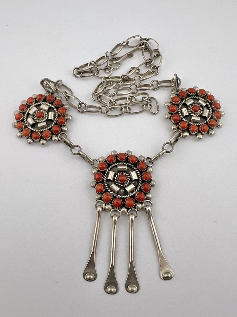 VINTAGE ZUNI STERLING SILVER PETIT POINT RED CORAL CLUSTER COLLAR NECKLACE 19.5": VINTAGE ZUNI STERLING SILVER PETIT POINT RED CORAL CLUSTER COLLAR NECKLACE 19.5" Vintage Zuni Sterling Silver Petit Point Red Coral Cluster Collar Necklace 19.5" MEASUREMENTS: Necklace measures 19.5" 