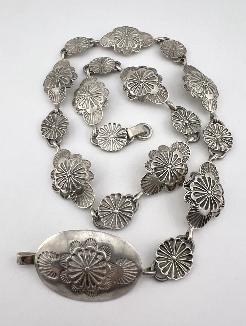 HEAVY VTG 66G NAVAJO STERLING SILVER DETAILED HAND STAMPED CONCHO LINK HAT BAND (1 of 2)