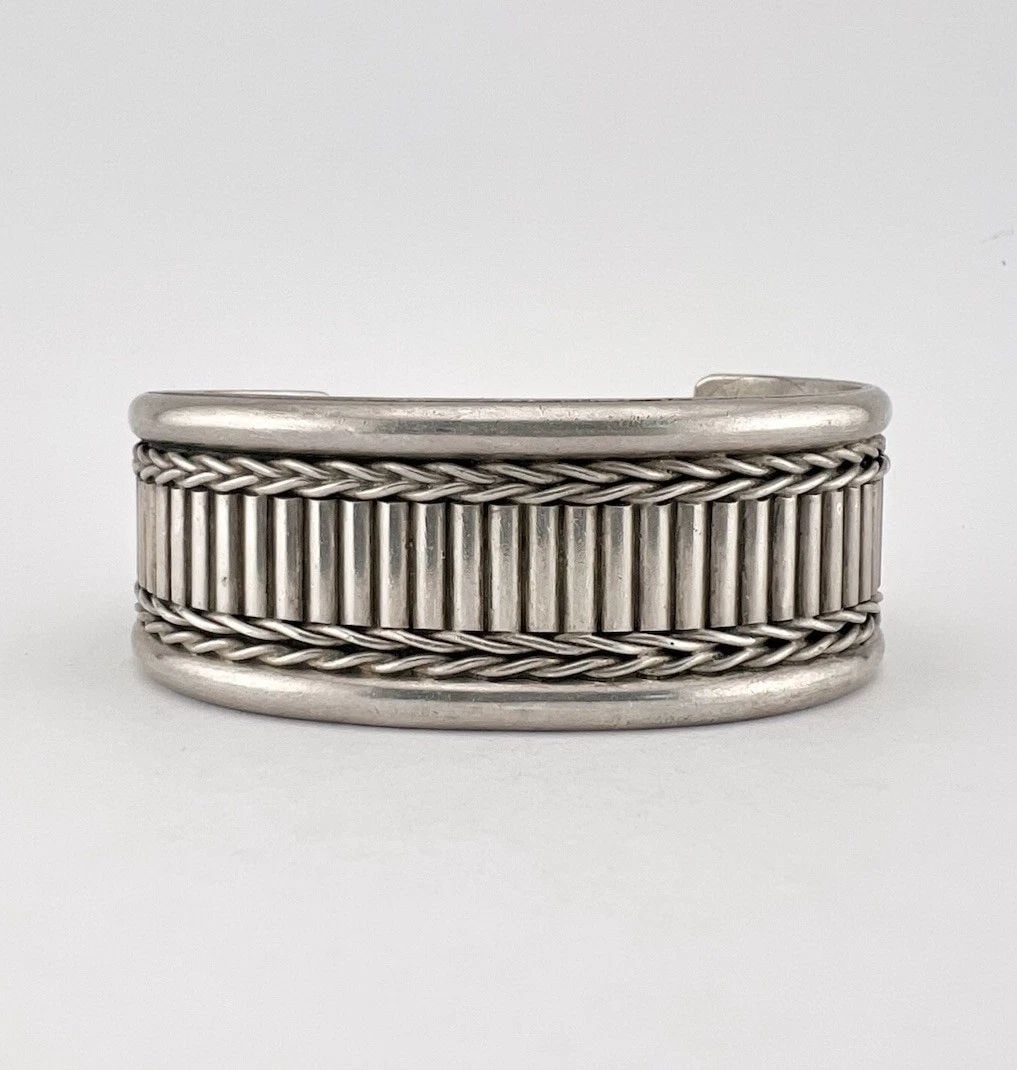 VTG MASHA NAVAJO STERLING SILVER DETAILED ROW WOVEN WIDE CUFF BRACELET 50.5G: VTG MASHA NAVAJO STERLING SILVER DETAILED ROW WOVEN WIDE CUFF BRACELET 50.5G Vtg Masha Navajo Sterling Silver Detailed Row Woven Wide Cuff Bracelet 50.5g Cuff is Slightly Over 5" Tip to Tip and has a 