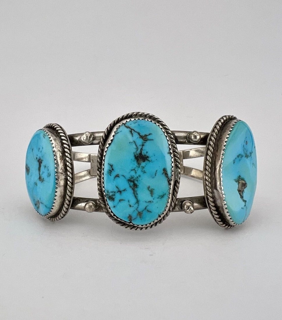 VINTAGE NAVAJO STERLING SILVER SLEEPING BEAUTY TURQUOISE 3 STONE CUFF BRACELET: VINTAGE NAVAJO STERLING SILVER SLEEPING BEAUTY TURQUOISE 3 STONE CUFF BRACELET Vintage Navajo Sterling Silver Sleeping Beauty Turquoise 3 Stone Cuff Bracelet Cuff is 6 1/8" tip to Tip and has a 1" Wid