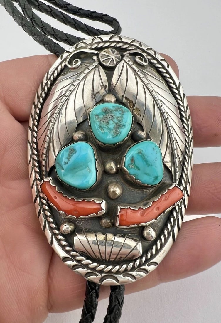 VINTAGE NAVAJO STERLING SILVER KINGMAN TURQUOISE & RED CORAL BOLO TIE 3" -62G: VINTAGE NAVAJO STERLING SILVER KINGMAN TURQUOISE & RED CORAL BOLO TIE 3" -62G Vintage Navajo Sterling Silver Kingman Turquoise & Red Coral Bolo Tie 3" -62g Size: 3" Tall by 2 1/4" Wide at the Top Weig