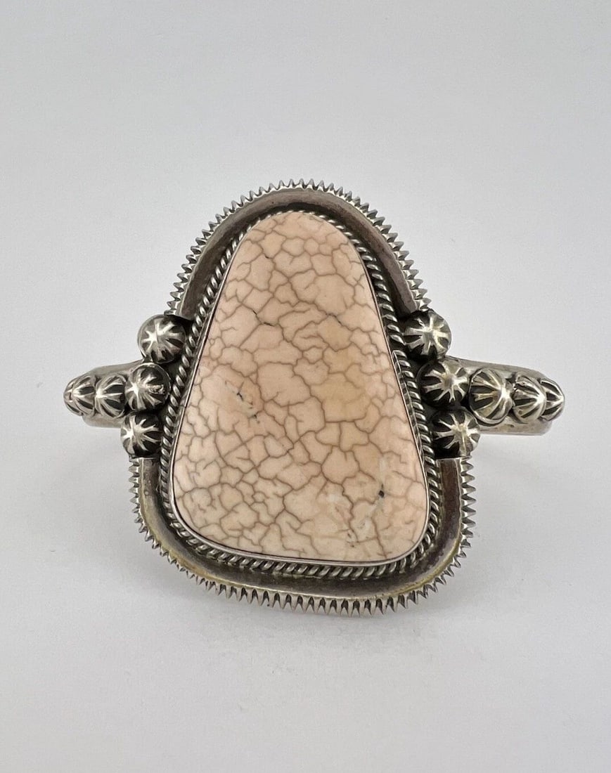 VINTAGE NAVAJO STERLING SILVER FOSSILIZED DINOSAUR STAMPED WIDE CUFF BRACELET (1 of 1)