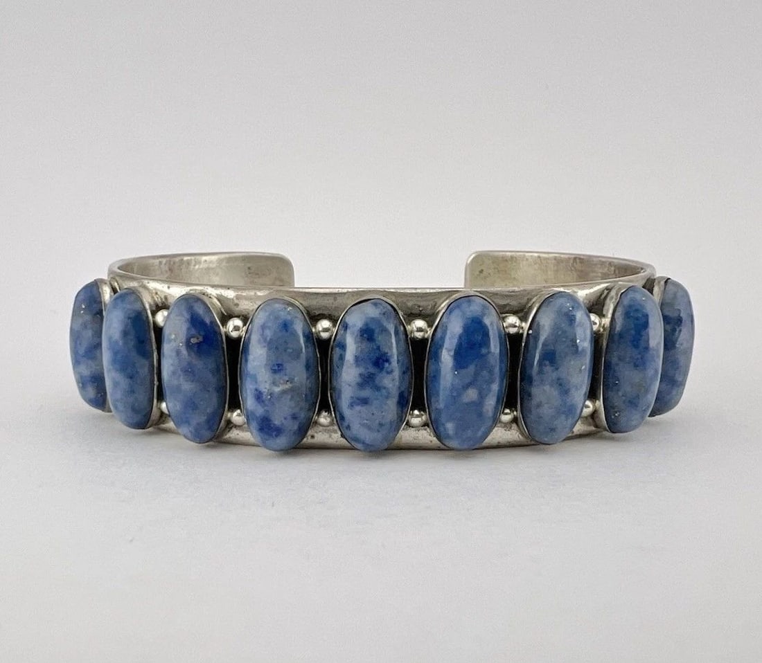 VINTAGE NAVAJO STERLING SILVER DENIM BLUE LAPIS LAZULI ROW CUFF BRACELET (1 of 2)