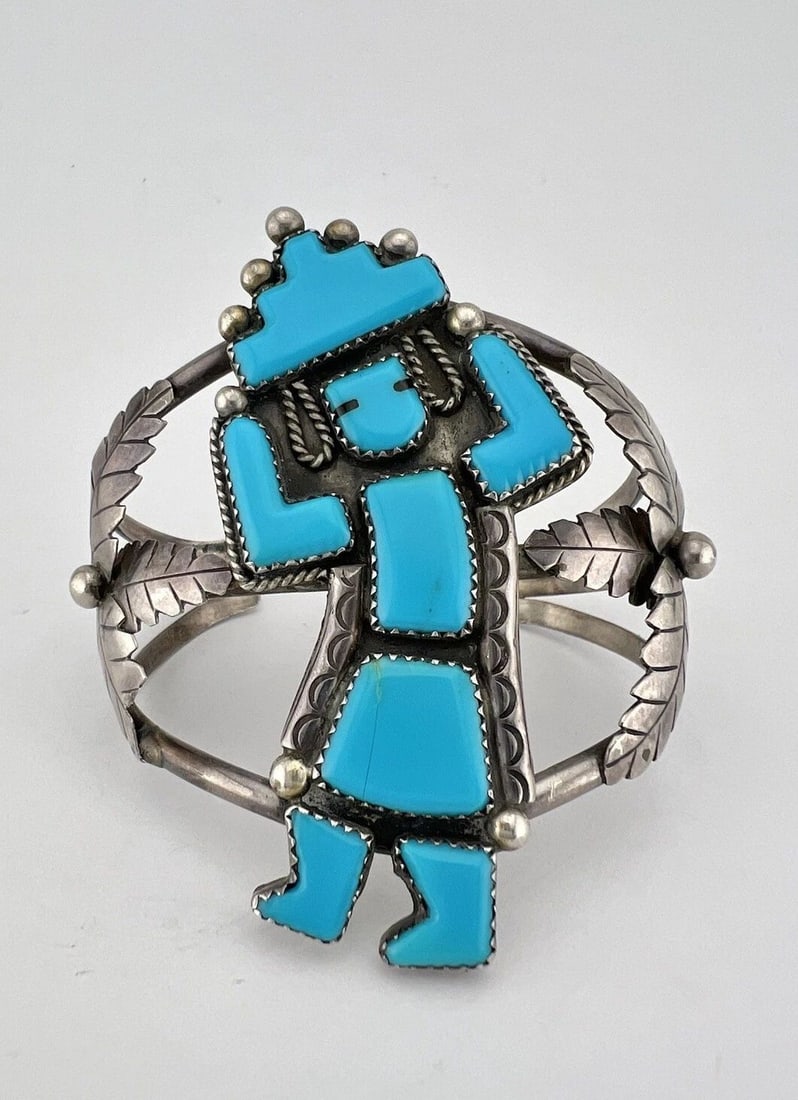 VINTAGE NAVAJO STERLING SILVER TURQUOISE STAMPED KACHINA CUFF BRACELET 2 5/8": VINTAGE NAVAJO STERLING SILVER TURQUOISE STAMPED KACHINA CUFF BRACELET 2 5/8" Vintage Navajo Sterling Silver Turquoise Stamped Kachina Cuff Bracelet 2 5/8" Cuff is 5" tip to Tip and has an 1 1/4" Adju