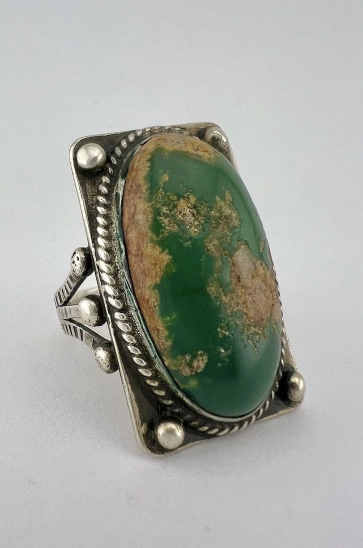 EARLY 1940S NAVAJO DEAD PAWN STERLING SILVER CERRILLOS TURQUOISE STAMPED RING (1 of 2)