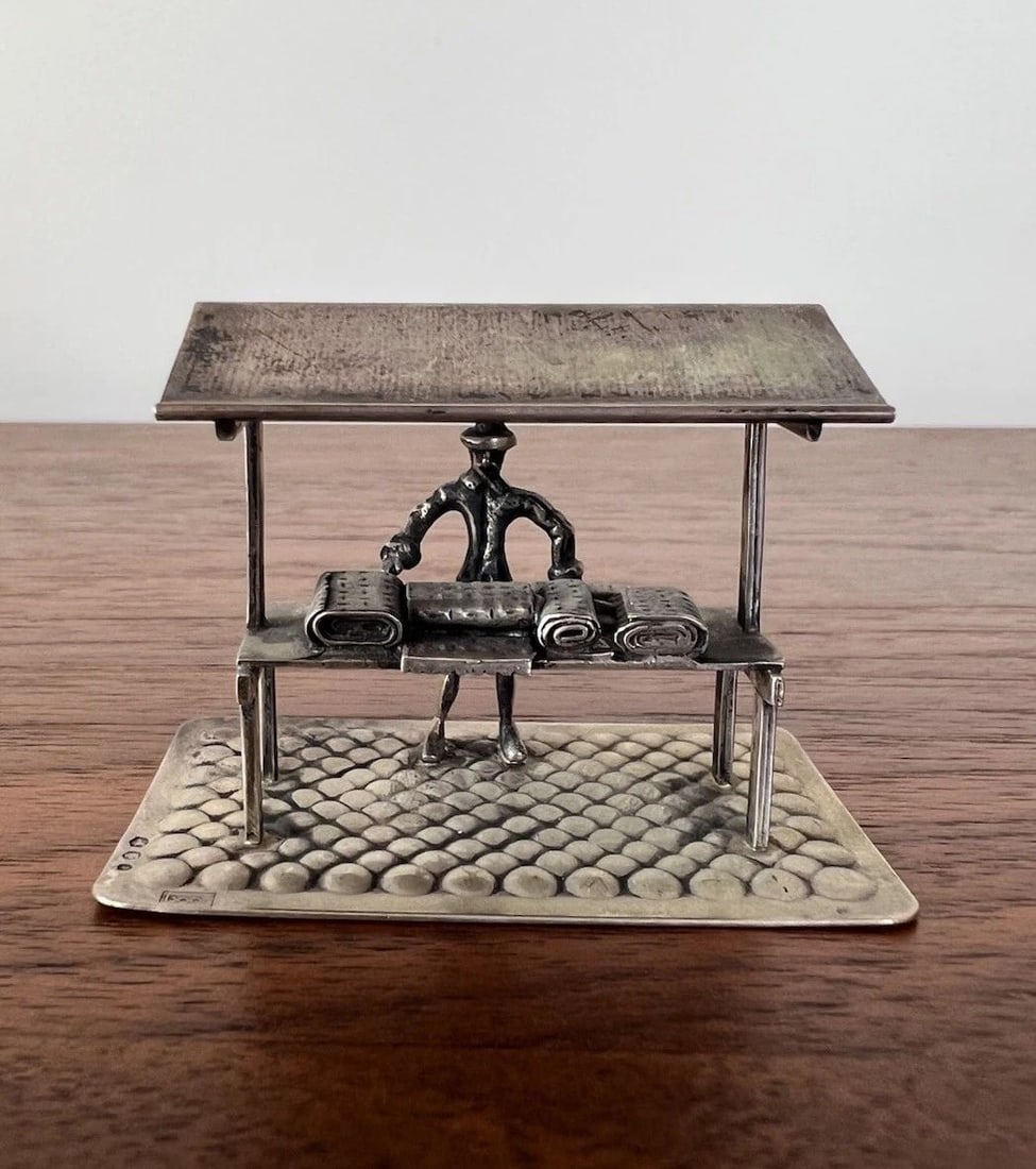 ANTIQUE STERLING SILVER MINIATURE DOLLHOUSE 3D STANDING RUG SALESMAN SCULPTURE (1 of 2)