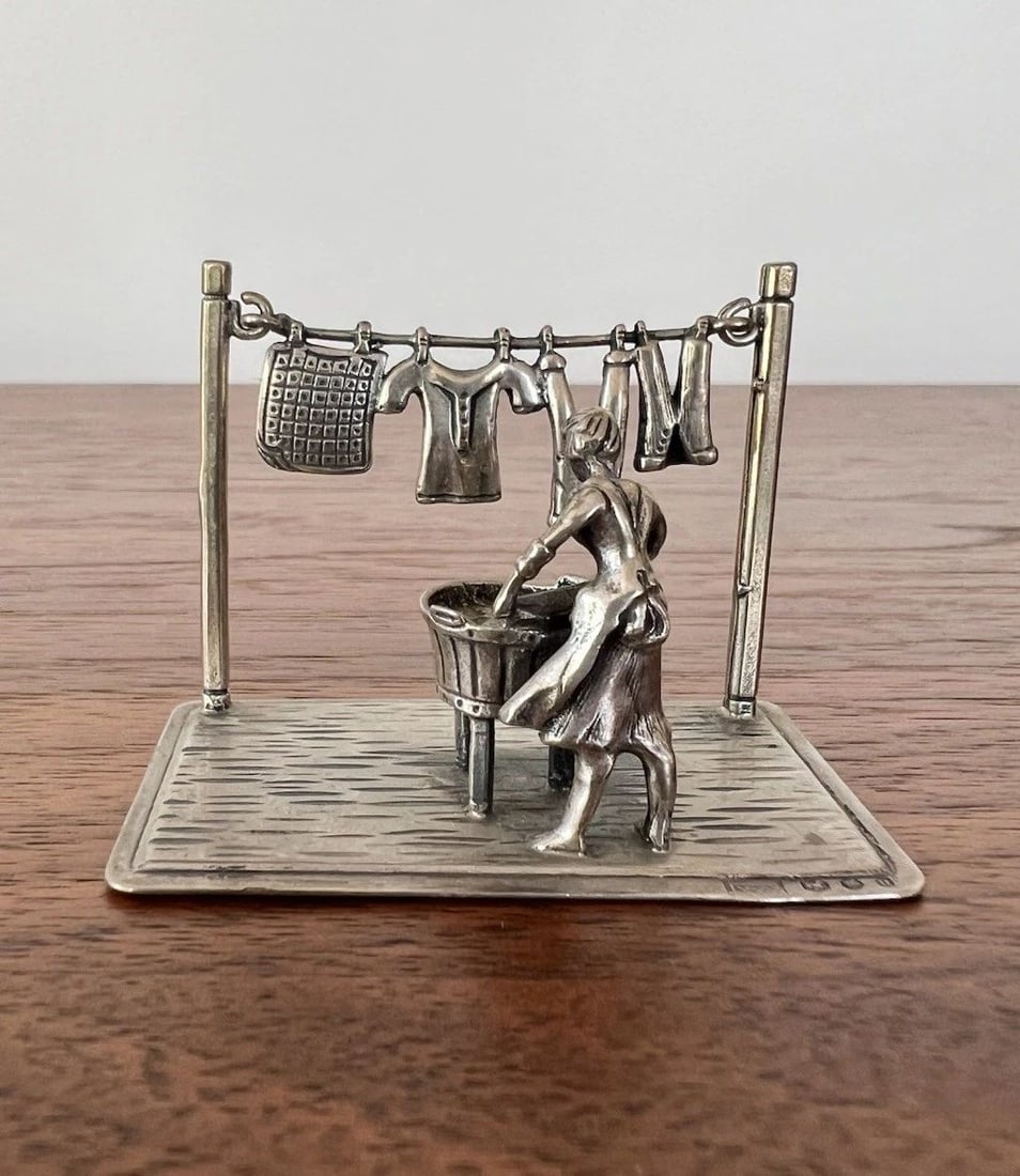ANTIQUE STERLING SILVER MINIATURE DOLLHOUSE 3D WASHING CLOTHES HANGER SCULPTURE (1 of 2)