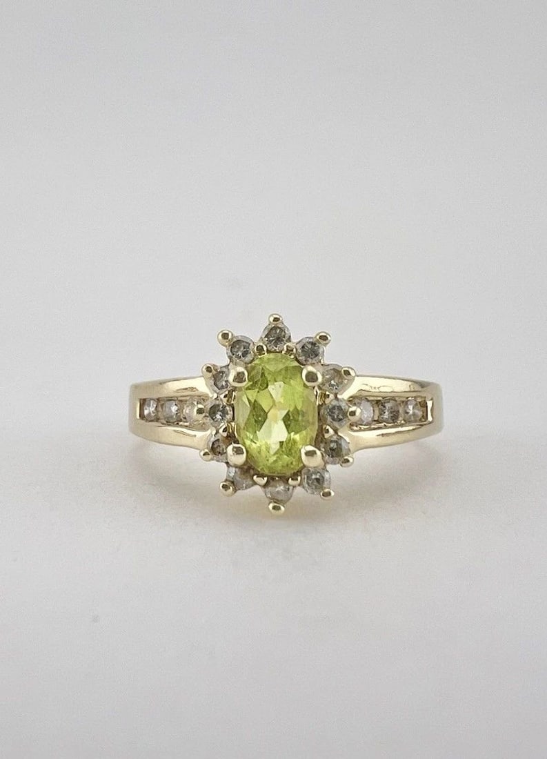 DESIGNER 10K YELLOW GOLD NATURAL OVAL GREEN PERIDOT & DIAMOND HALO RING: DESIGNER 10K YELLOW GOLD NATURAL OVAL GREEN PERIDOT & DIAMOND HALO RING Designer 10K Yellow Gold Natural Oval Green Peridot & Diamond Halo Ring Ring Size: 7 - Can be Resized Weight is 3.1 Grams on my 