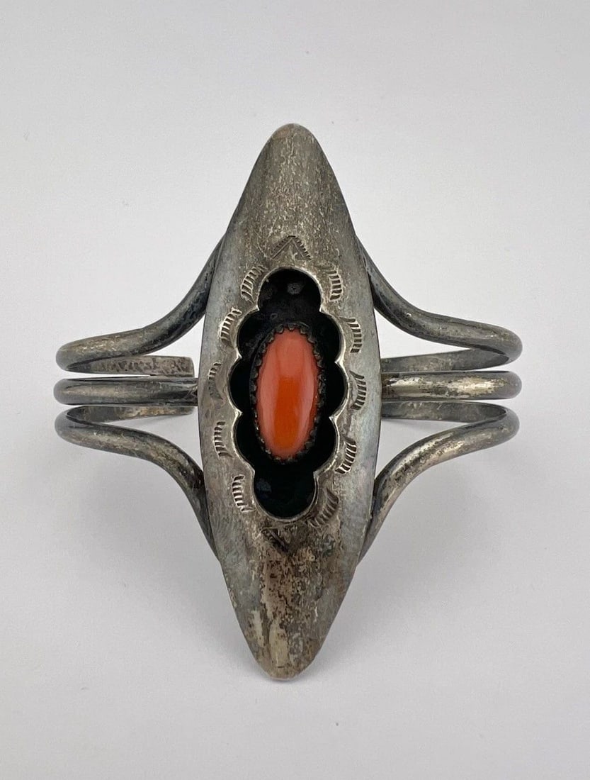 VINTAGE NAVAJO STERLING SILVER DEEP RED CORAL SHADOWBOX WIDE LONG CUFF BRACELET: VINTAGE NAVAJO STERLING SILVER DEEP RED CORAL SHADOWBOX WIDE LONG CUFF BRACELET Vintage Navajo Sterling Silver Deep Red Coral Shadowbox Wide Long Cuff Bracelet Cuff is 5" tip to Tip and has a 1" Wide 